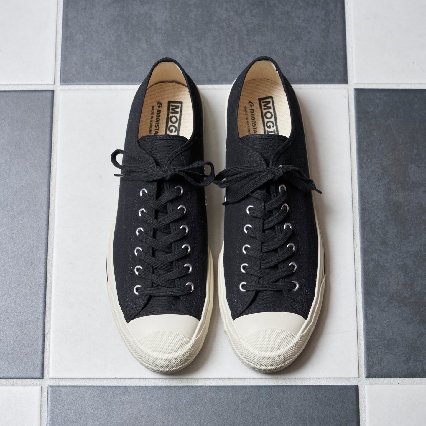 MOGI × moonstar / 別注 BLACKスニーカー