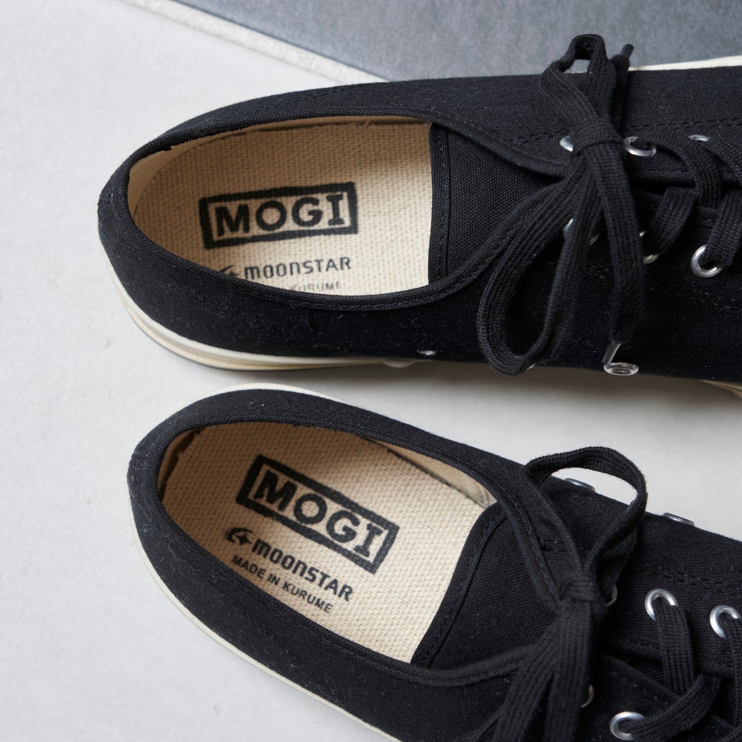 MOGI × moonstar / 別注 BLACKスニーカー