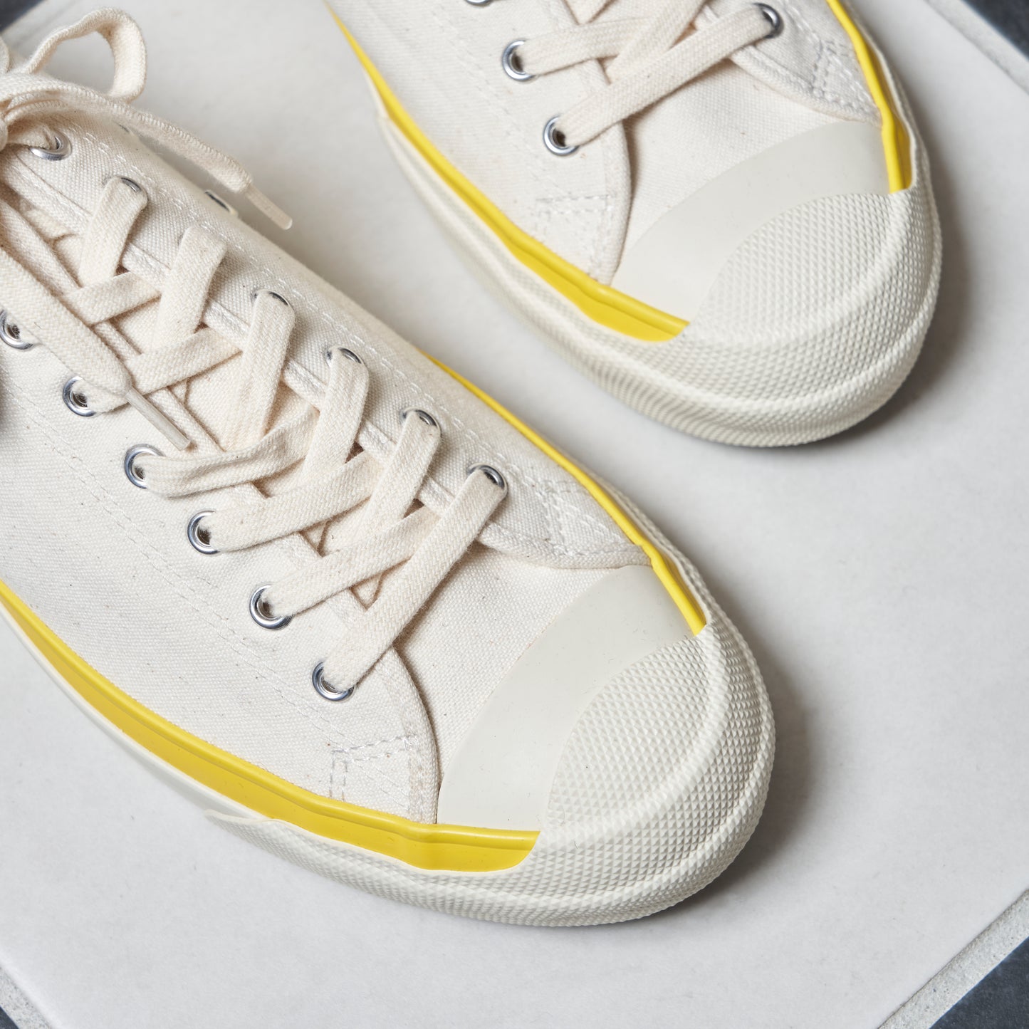 MOGI × moonstar / 別注 WHITEスニーカー(LEMON/ ORANGE)