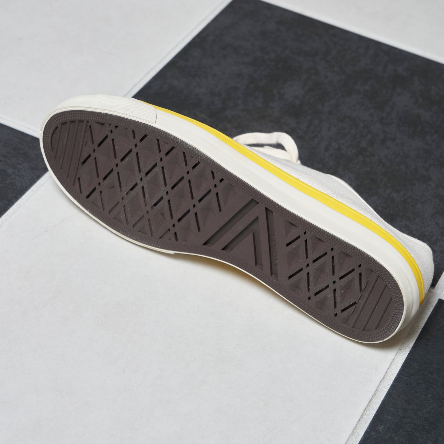 MOGI × moonstar / 別注 WHITEスニーカー(LEMON/ ORANGE)