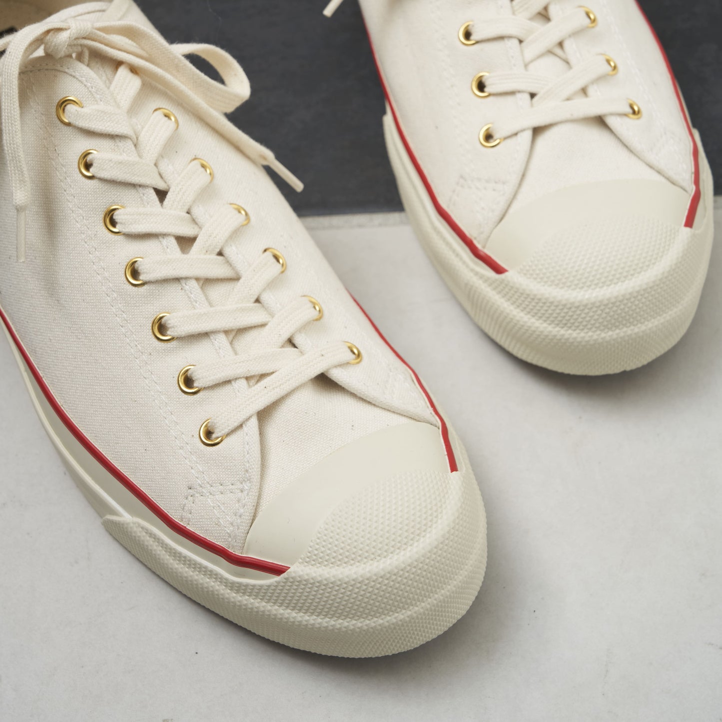 【NEW】MOGI × moonstar / 別注 WHITEスニーカー(RED)