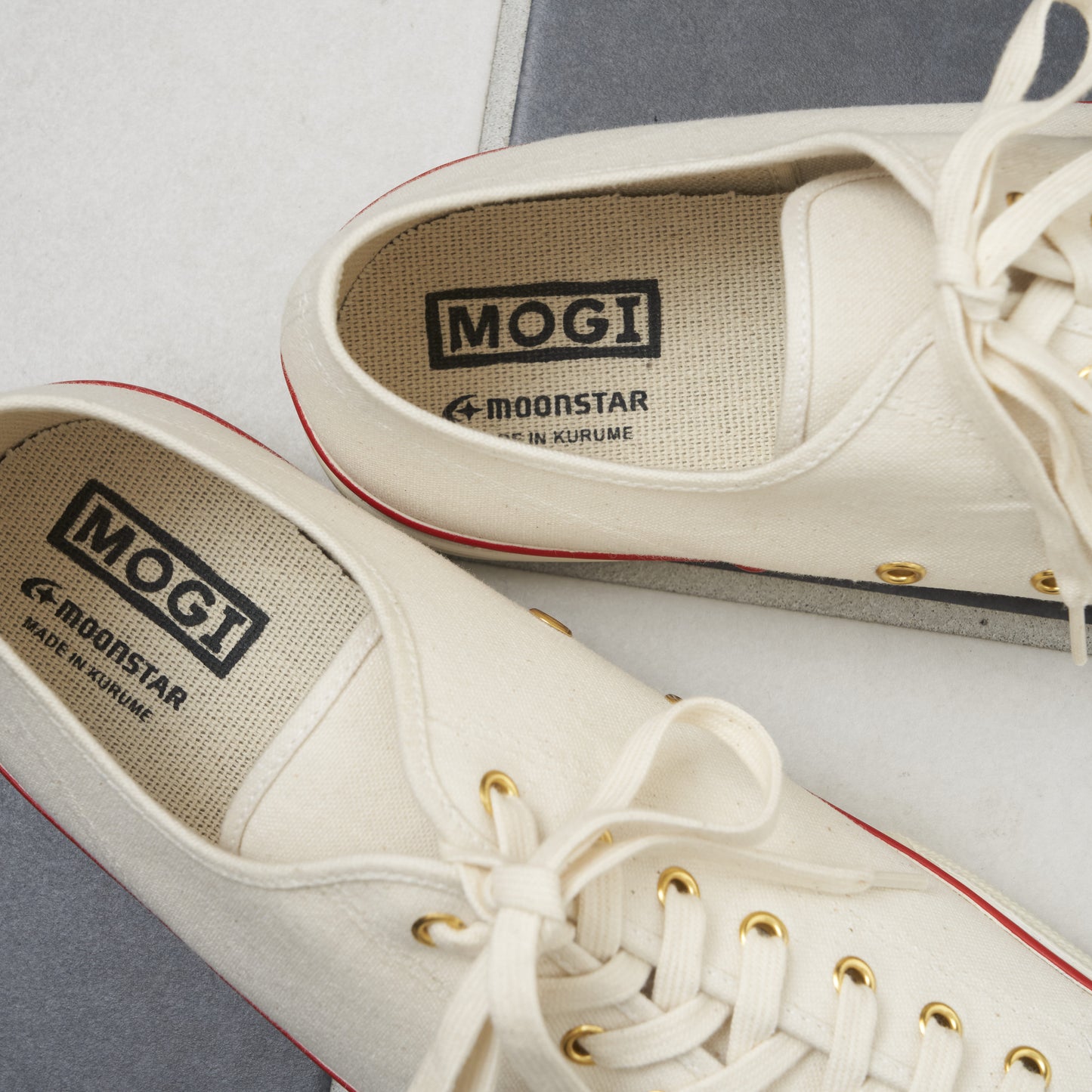 【NEW】MOGI × moonstar / 別注 WHITEスニーカー(RED)
