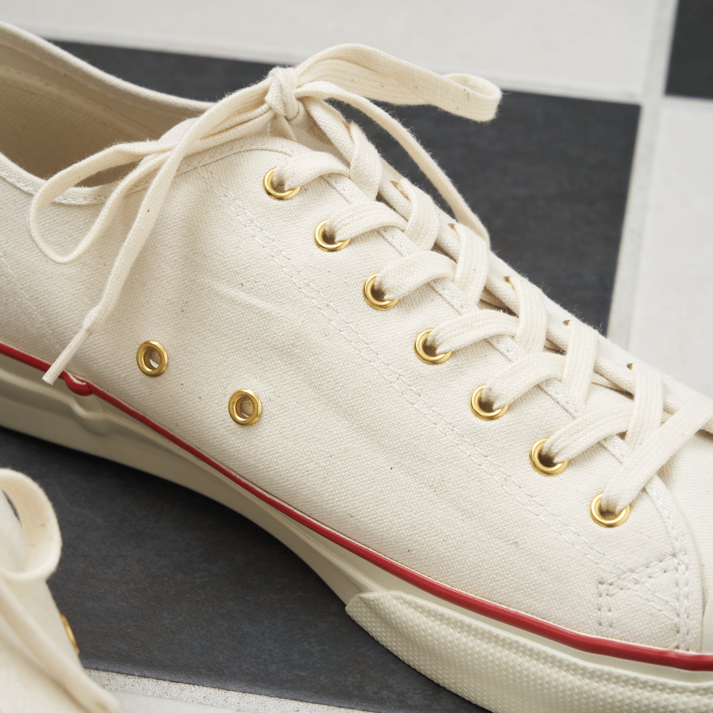 【NEW】MOGI × moonstar / 別注 WHITEスニーカー(RED)