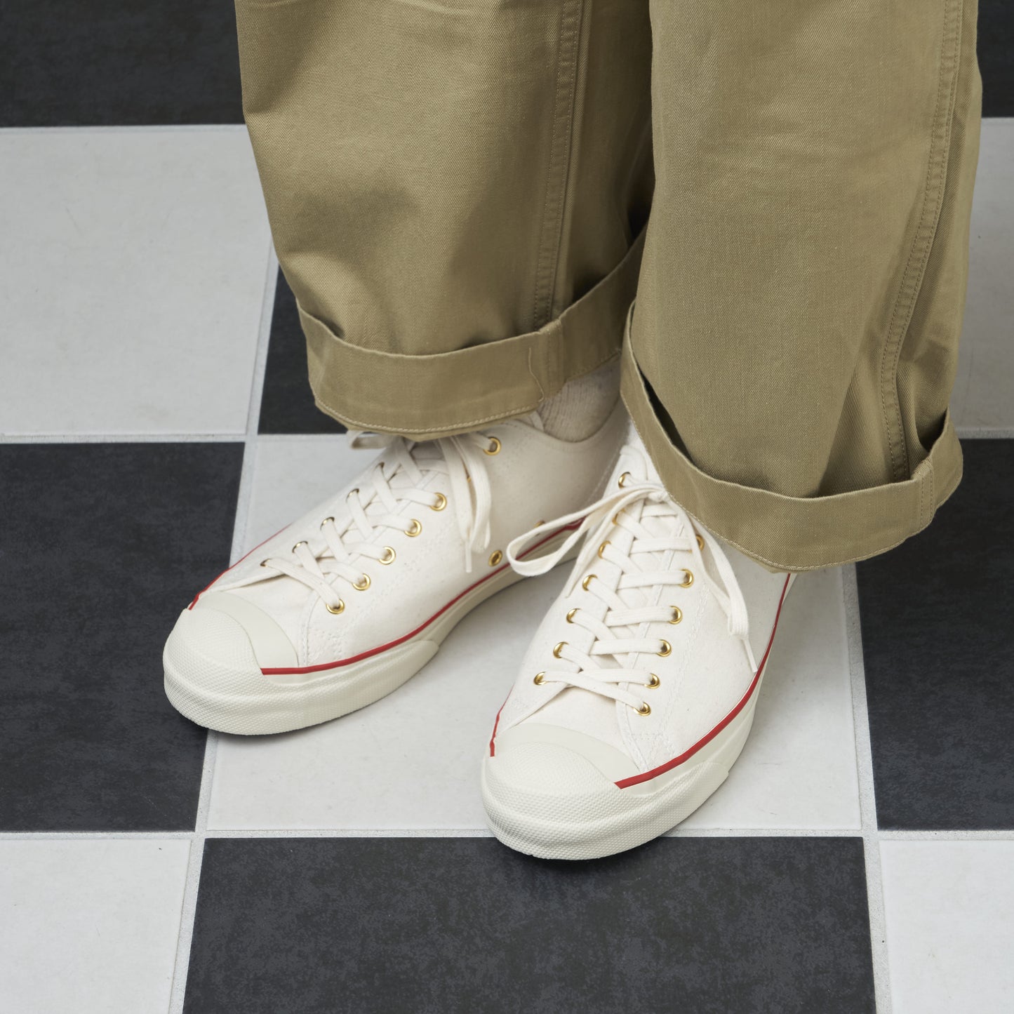 【NEW】MOGI × moonstar / 別注 WHITEスニーカー(RED)