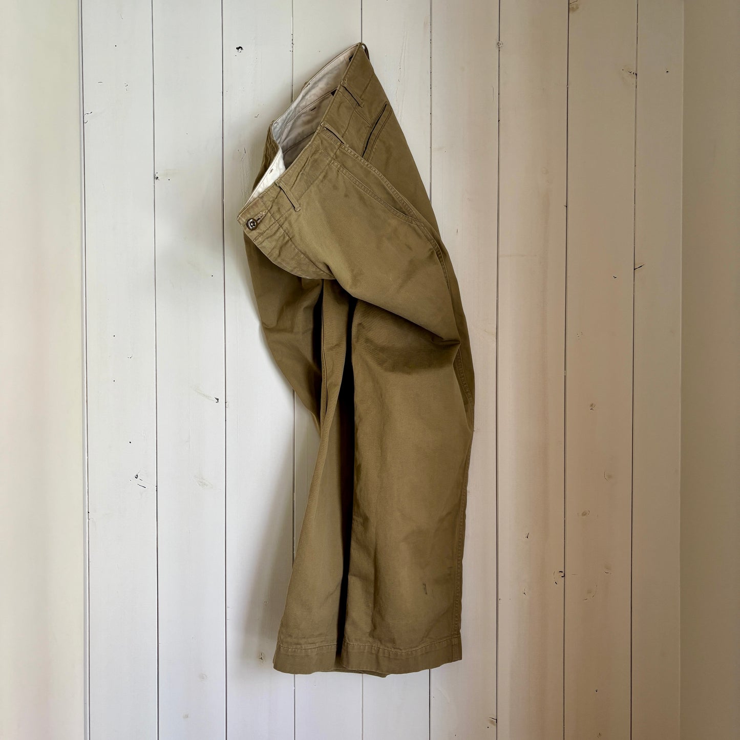 MOGI × NECESSARY or UNNECESSARY / 別注 MOGI 40’s Army Chino Pants / BEIGE