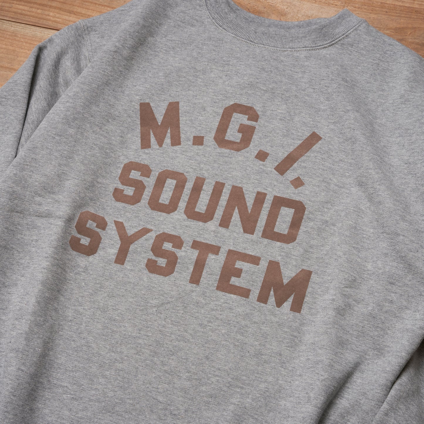 MOGI × sanca / 別注 M.G.I. Sound System スウェットシャツ