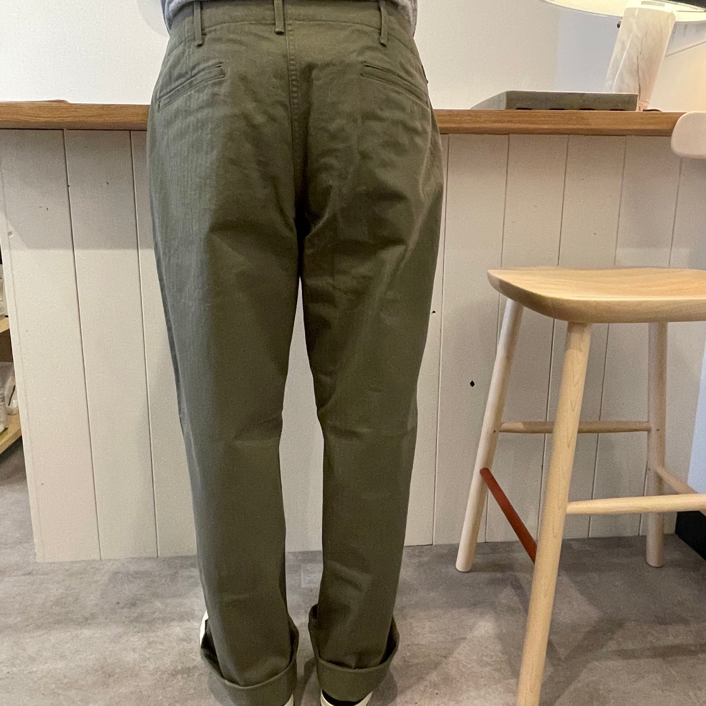 MOGI × NECESSARY or UNNECESSARY / 別注 MOGI 40’s Army Chino Pants / OLIVE Herringbone