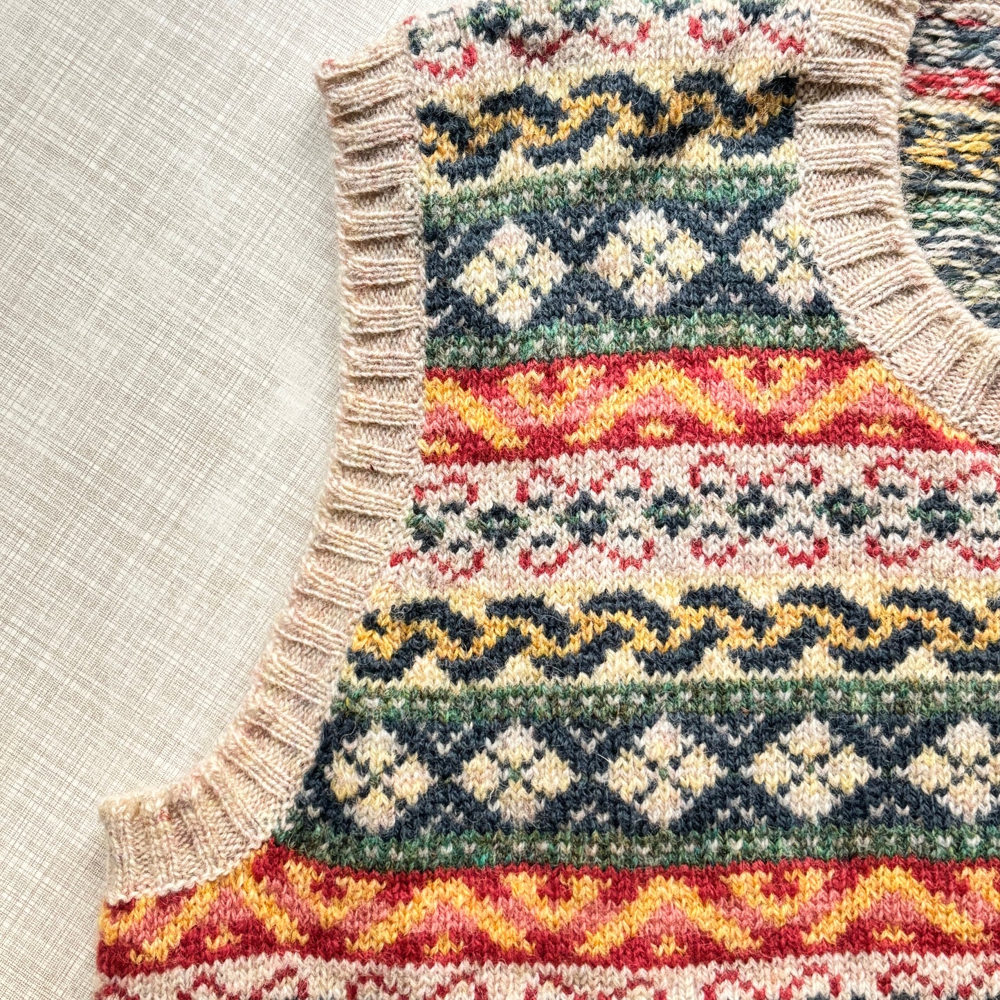 MOGI × JAMIESON'S / MOGI U-NECK VEST FAIRISLE
