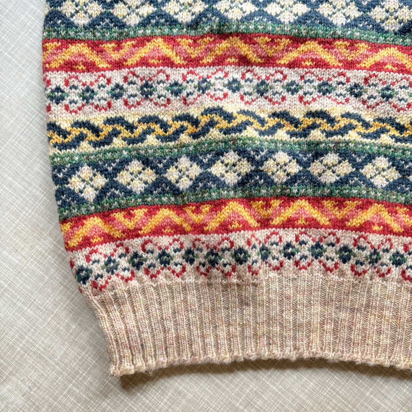 MOGI × JAMIESON'S / MOGI U-NECK VEST FAIRISLE