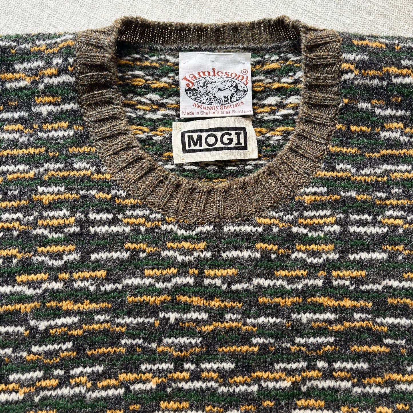 MOGI × JAMIESON'S / MOGI U-NECK VEST MIXED YARN
