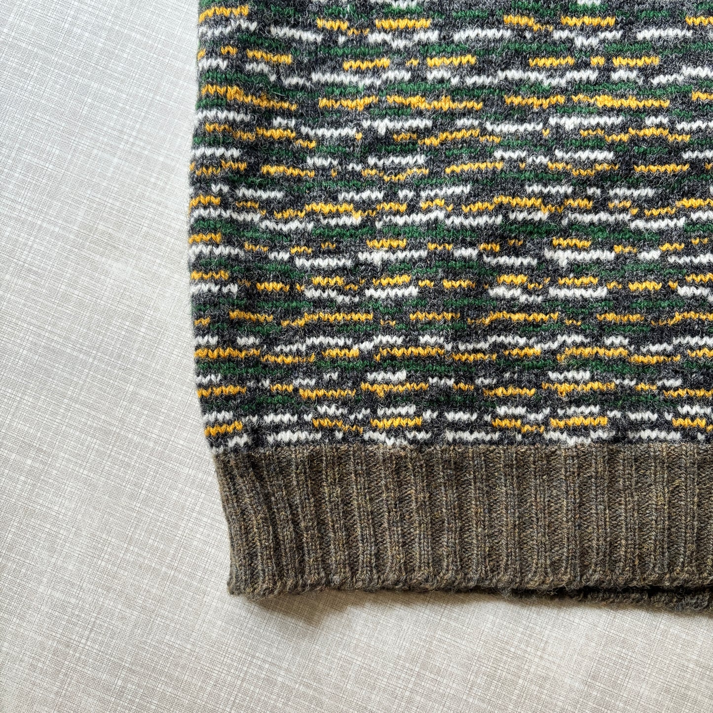 MOGI × JAMIESON'S / MOGI U-NECK VEST MIXED YARN