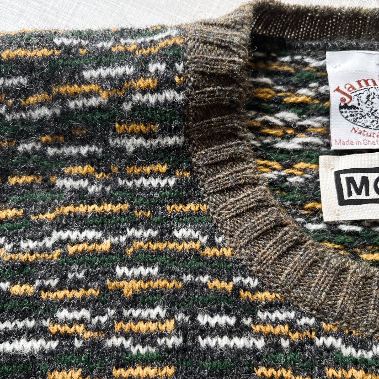 MOGI × JAMIESON'S / MOGI U-NECK VEST MIXED YARN