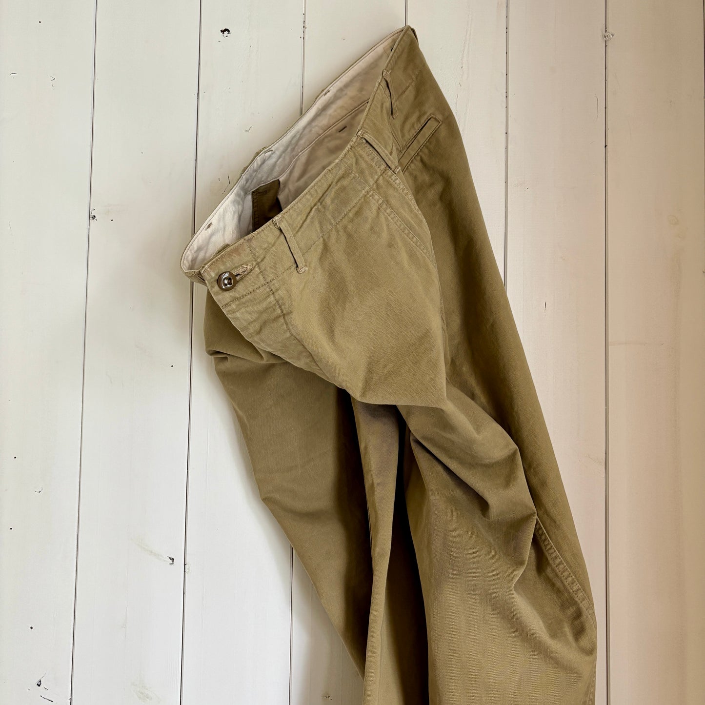 MOGI × NECESSARY or UNNECESSARY / 別注 MOGI 40’s Army Chino Pants / BEIGE