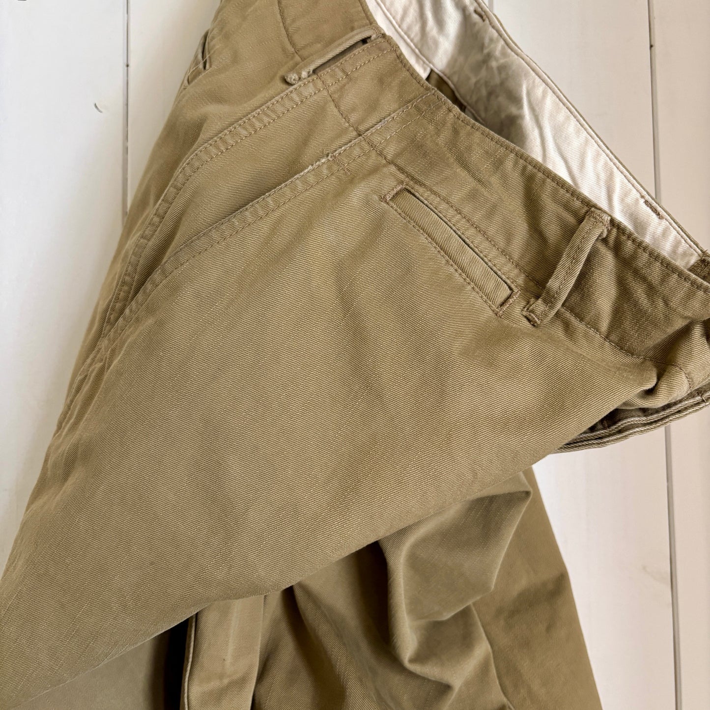 MOGI × NECESSARY or UNNECESSARY / 別注 MOGI 40’s Army Chino Pants / BEIGE