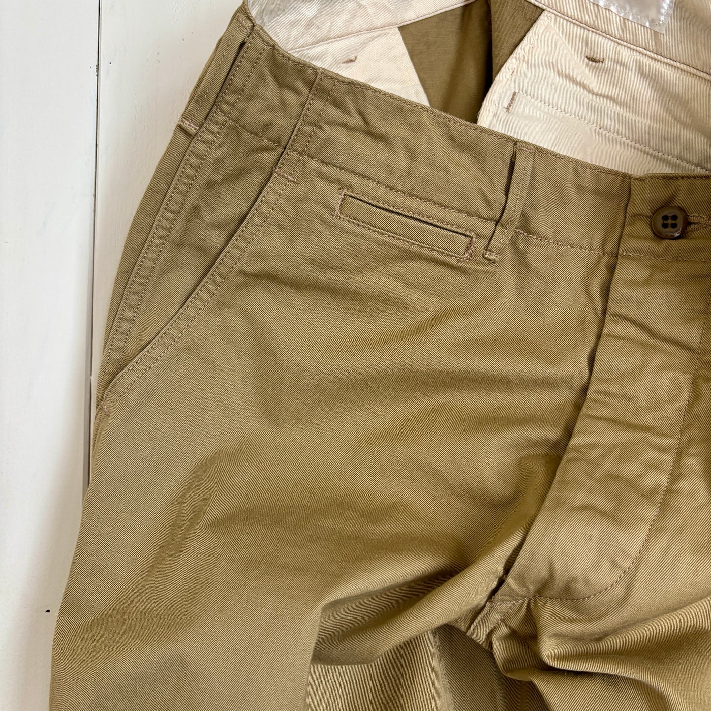 MOGI × NECESSARY or UNNECESSARY / 別注 MOGI 40’s Army Chino Pants / BEIGE