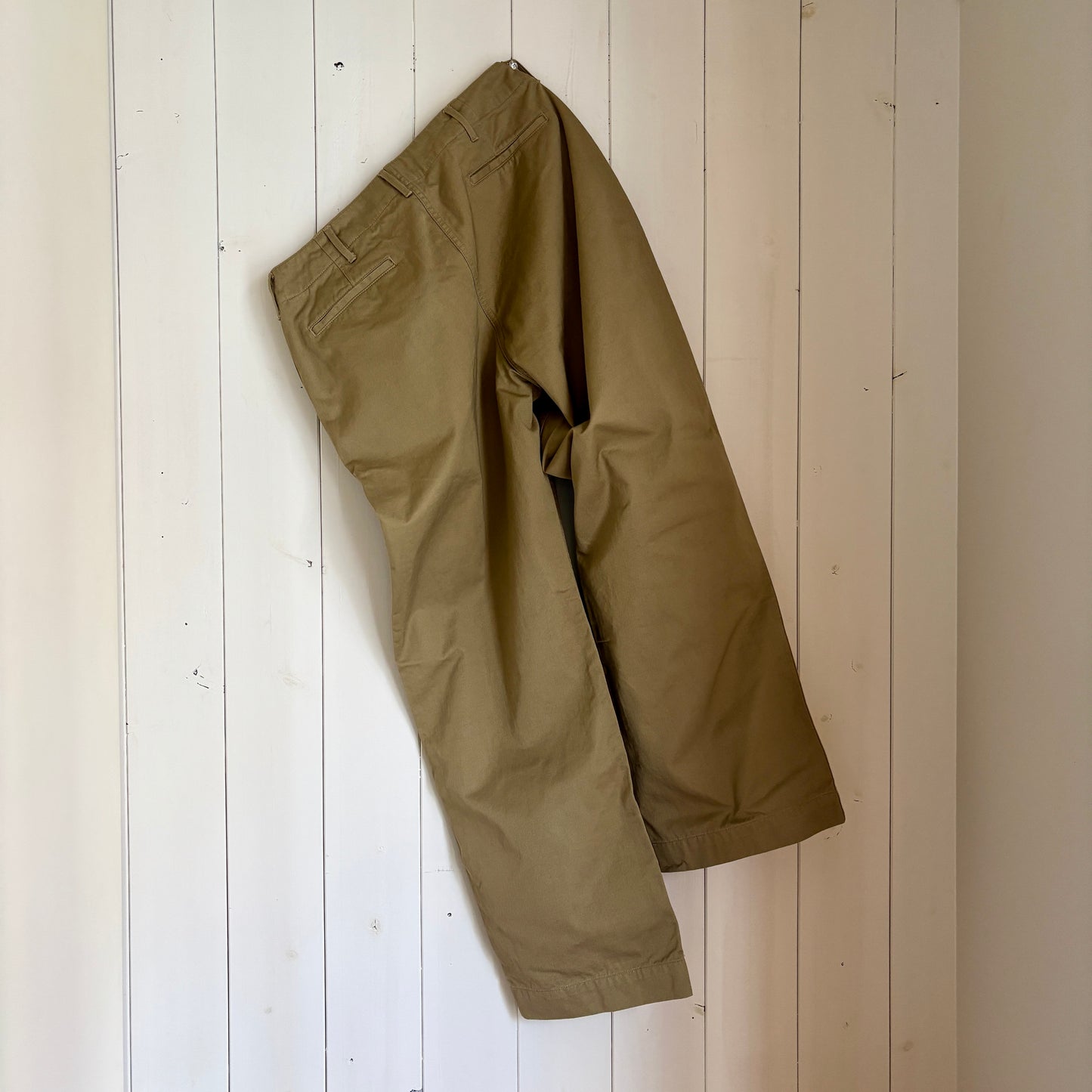 MOGI × NECESSARY or UNNECESSARY / 別注 MOGI 40’s Army Chino Pants / BEIGE