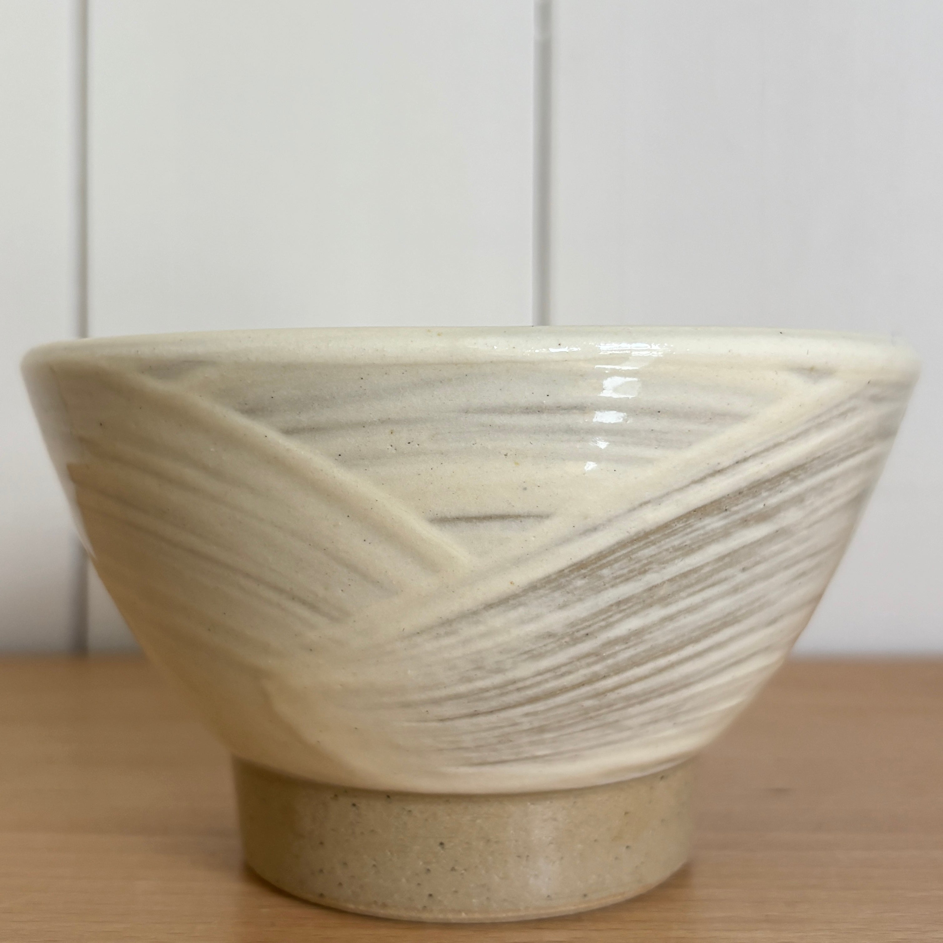 出西窯／白刷毛目 茶碗 – MOGI